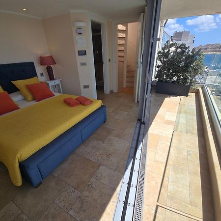 Unique Seafront Triplex Penthouse With Panoramic Bedroom & Rooftop Jacuzzi Overlooking Valletta Sliema Exterior foto
