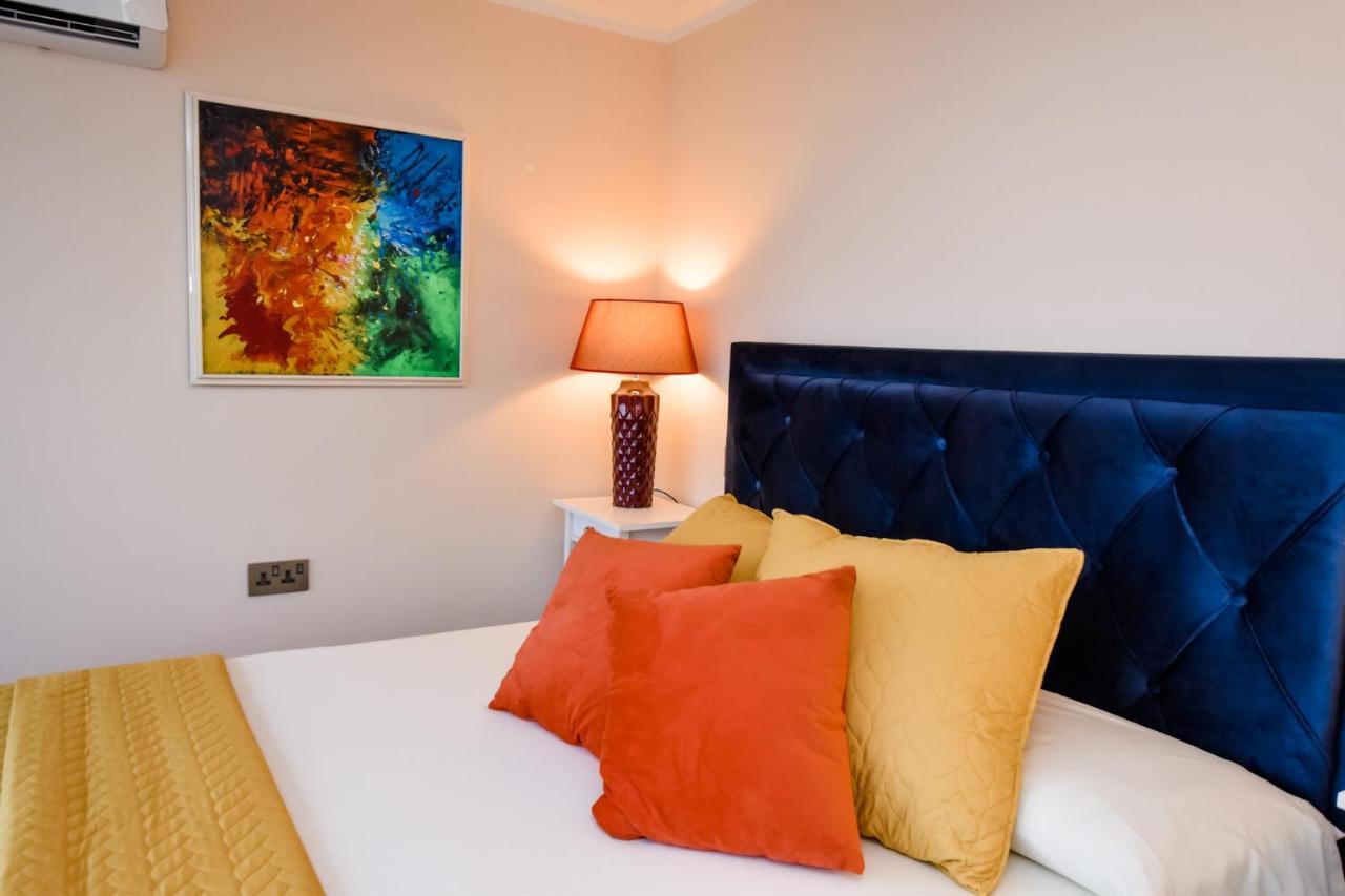 Unique Seafront Triplex Penthouse With Panoramic Bedroom & Rooftop Jacuzzi Overlooking Valletta Sliema Exterior foto