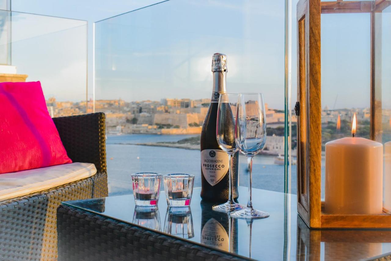 Unique Seafront Triplex Penthouse With Panoramic Bedroom & Rooftop Jacuzzi Overlooking Valletta Sliema Exterior foto