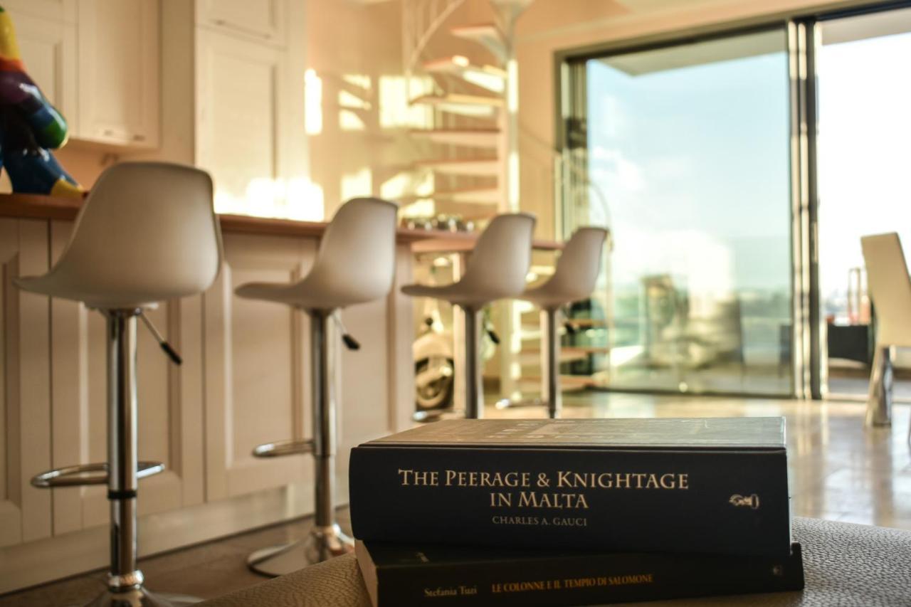 Unique Seafront Triplex Penthouse With Panoramic Bedroom & Rooftop Jacuzzi Overlooking Valletta Sliema Exterior foto