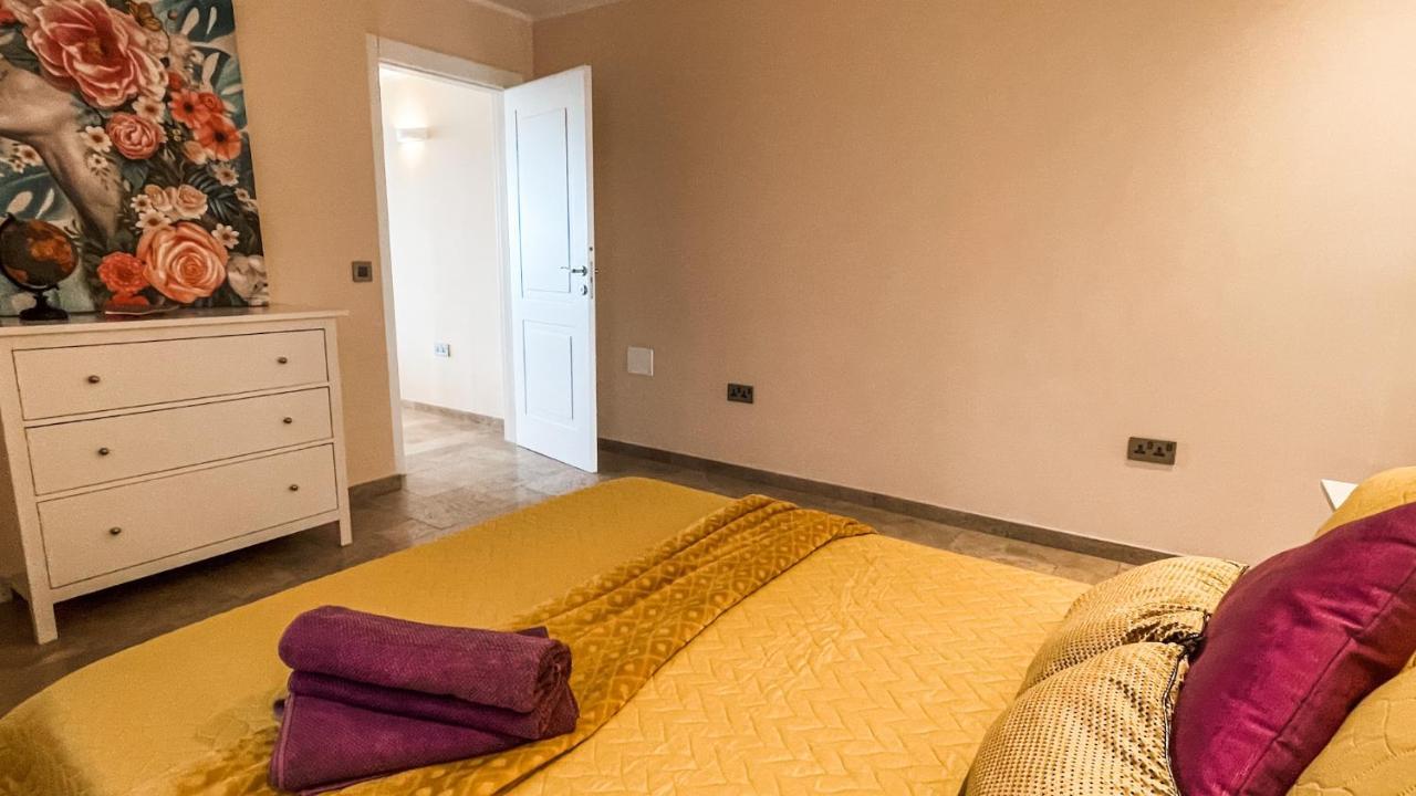 Unique Seafront Triplex Penthouse With Panoramic Bedroom & Rooftop Jacuzzi Overlooking Valletta Sliema Exterior foto