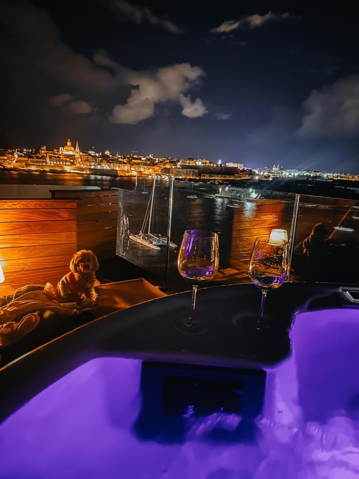 Unique Seafront Triplex Penthouse With Panoramic Bedroom & Rooftop Jacuzzi Overlooking Valletta Sliema Exterior foto